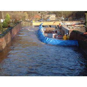 https://www.techni-contact.com/ressources/images/produits/merchandising/barriere-amovible-anti-inondation-isolation-zone-de-travaux-fermeture-de-canal-14357656-1.jpg - Système modulaire autoportant