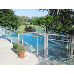 Barrière de piscine avec vitrage  - Hauteur : 122 cm/ En aluminium
