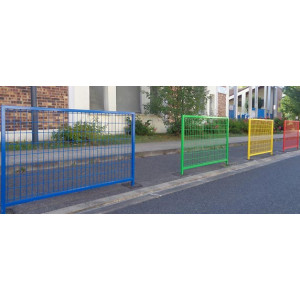 Barrière école colorée - Dimensions (L x H) : 1000/1500 x 1000/1250 mm