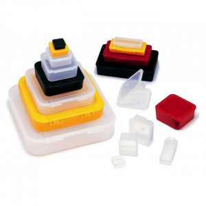 Boîtes en plastique - Matière : Polypropylène - Dimensions  (L x l x H)  :  35 x 35 x 4 mm