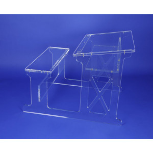 Bureau écolier en Plexiglas plateau cristal - Plexiglas épais 1.5 cm - Plateau: 70 x 40 cm
- Hauteur: 65 cm