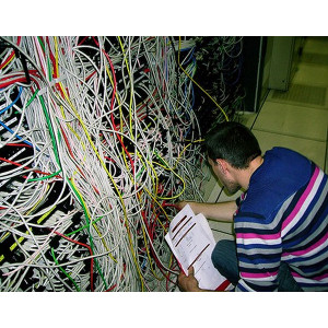 Câblage informatique professionnel - Câblage de vos opens space, bureaux et salles informatiques