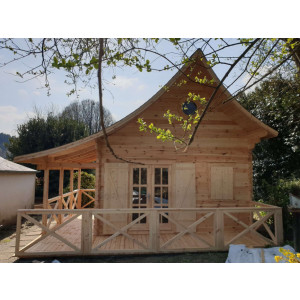 Chalet en bois avec toit 45° - Surface totale  : 40 m² - Dimensions :  4,4 x 4,5 m