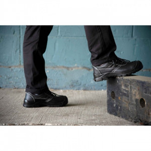 Chaussure cuir noire basse de protection - Pointures : De 36 à 48 - Matière : cuir noire