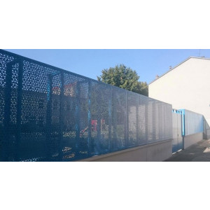 Tôle perforée sur-mesure pour clôture d’école - Disponible en Galva, Acier et Alu.