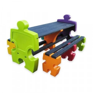Ensemble bancs et table Puzzle - Fabriqués en plastique 100 % récyclé et recyclable pour les parties colorées