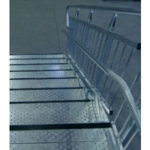 Escalier milieu scolaire - Hauteur de marches inférieur ou égale à 160mm