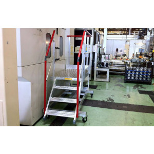 Escalier mobile pour accès maintenance - Structure en profils aluminium brut extrudé