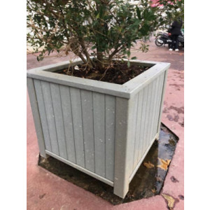 https://www.techni-contact.com/ressources/images/produits/merchandising/jardiniere-carree-en-matiere-recyclee-dim-120-x-120-x-120-cm-77186374-1.jpg - Poids : 276 Kg