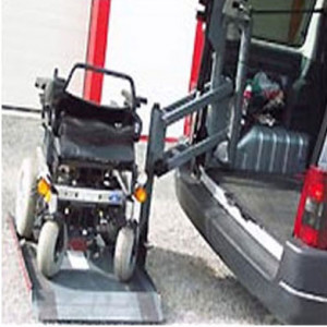 Lève fauteuil - Capacité : 200 kg - Plateau repliable manuel ou automatique