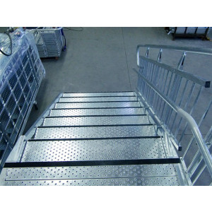 Marche d'escalier industriel - Largeurs de passage : de 640 à 1405 mm