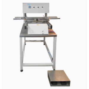 https://www.techni-contact.com/ressources/images/produits/merchandising/mini-vague-selective-a-pompe-magnetique-puissance-1400-w-capacite-d-alliage-8-kg-temperature-maximale-300-c-31681915-1.jpg - Puissance : 1400 W