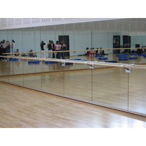 Miroir de danse hauteur 1.80 m - Dimensions : 1,80 x 0,80 m – Épaisseur 6 mm -
A fixer au mur 