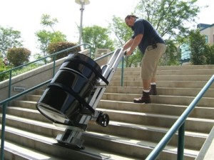 Monte-escalier électrique pour fût - Capacité : 100 kg à 680 kg.