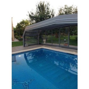 https://www.techni-contact.com/ressources/images/produits/merchandising/motorisation-pour-abri-piscine-telescopique-force-de-traction-2-x-800-n-alimentation-2-batteries-12-v-14-ah-panneau-solaire-10-w-17347644-1.jpg - Ouverture motorisée d'abri de piscine