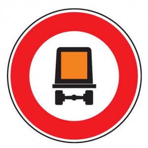 Panneau interdiction véhicule transportant marchandise dangeureuse B18c - Dimensions : de 450 à 1250 mm - Norme CE et NF - Type B
