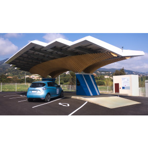 Parasol station bornes recharge véhicules électriques - Station universelle et intelligente de bornes de recharge à l'énergie solaire disponible 7j/7 et 24h/24