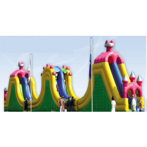 Parcours d'obstacle gonflables style château - Dimensions : longueur 20,0m x largeur 4,0m x hauteur 6,5m