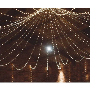 Plafond lumineux en étoile - Dimensions : 8 branches de 10 mètres