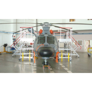 Plateforme de maintenance hélicoptère dauphin - Hélicoptère Dauphin