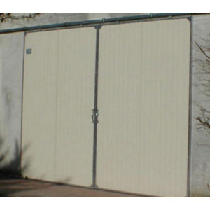 Porte coulissante pour hangar - Panneaux en aluminium encadrés de cornières galva
