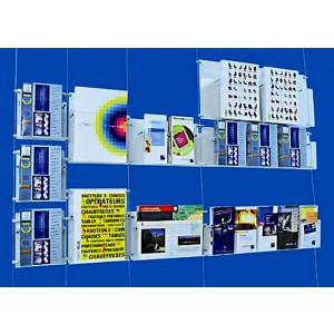 Porte flyers mural - Plexiglas cristal ép 3mm - Capacité : 4 cm - Nécessite 2 pinces de chaque côté