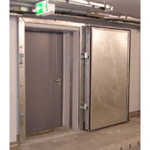 Porte et trappe anti inondation - Hauteur max de porte : 2,3 m (sous 4mCE)