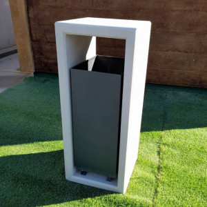 https://www.techni-contact.com/ressources/images/produits/merchandising/poubelle-publique-prefabriquee-en-beton-capacite-42-l-ou-63-l-96411797-1.jpg - Capacité : 42 L ou 63 L