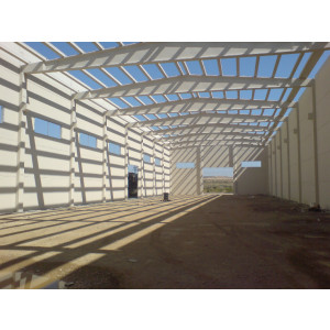 Poutre béton pour soutien toiture industrielle - Elément de structure pour soutien de toiture à 2 versants