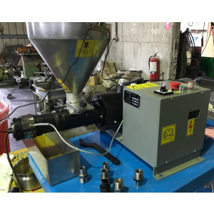 https://www.techni-contact.com/ressources/images/produits/merchandising/presse-a-huile-universelle-debit-jusqu-a-15-kg-h-vitesse-de-rotation-15-70-tr-min-14217841-1.jpg - Débit : Jusqu‘à 15 kg/h