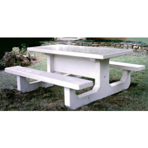 Table pique-nique en béton blanc - Supporte jusqu’à 8 couverts.