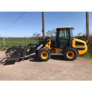 https://www.techni-contact.com/ressources/images/produits/merchandising/tracteur-agricole-jcb-407-en-occasion-64-ch-levee-3-m-61295973-1.jpg - Heures : 2 000 h