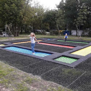 Trampolines pour aires de jeux - Parcours de trampolines sur-mesure - Conforme EN 1176