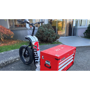 https://www.techni-contact.com/ressources/images/produits/merchandising/triporteur-electrique-utilitaire-charge-utile-140-kg-autonomie-jusqu-a-70-km-moteur-electrique-750-w-batterie-lithium-ion-1200-wh-39729372-1.jpg - Charge utile : 140 kg