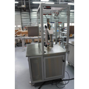 https://www.techni-contact.com/ressources/images/produits/merchandising/visseuse-semi-automatique-pour-bouchons-cadence-maximale-15-a-20-cps-min-hauteur-produit-jusqu-a-270-mm-diametre-produit-jusqu-a-o100-mm-92725949-1.jpg - Changement de format < 2 minutes (SMED)