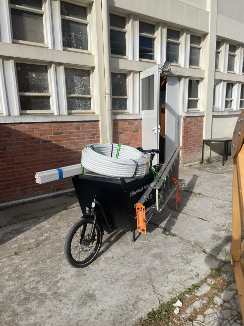 Caisse pour vélo cargo avec établi de travail et galerie de transport - capacité 320 l - 12128423-217622551.jpg