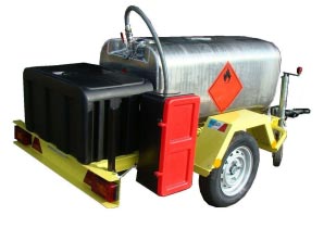 Remorque avec citerne à eau ou à fioul - 12408146-991484962.jpg