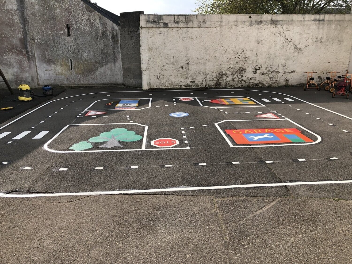 Jeu thermocollant pour aire de jeux - Circulation routière pour enfant - 13649188-562973529.jpg