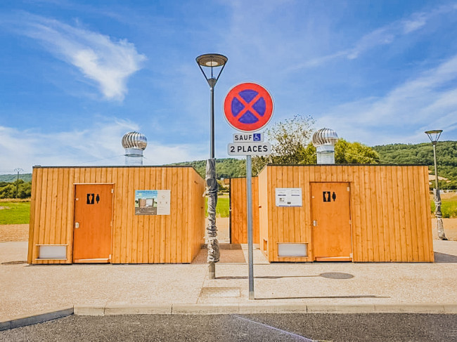 Toilette sèche nature - 14892329-521875845.jpg