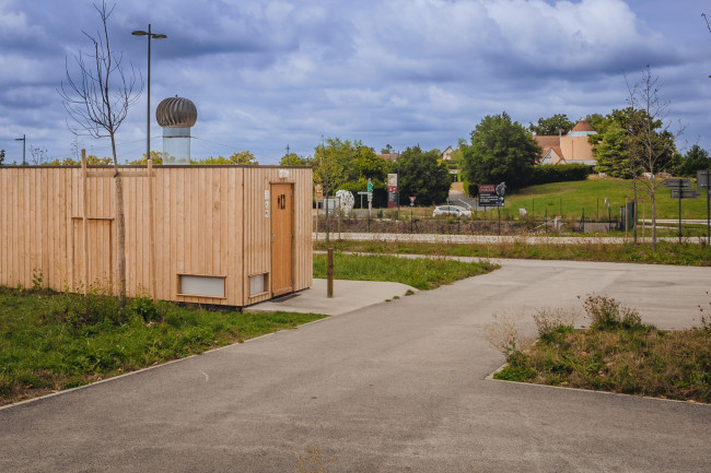 Toilette sèche nature - 14892329-634792346.jpg