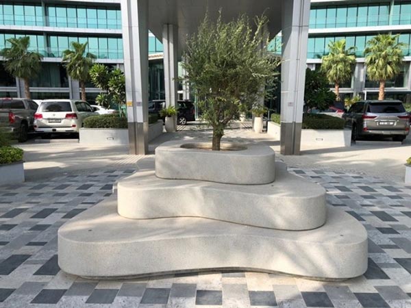 Banc design en béton - 16303366-398375612.jpg