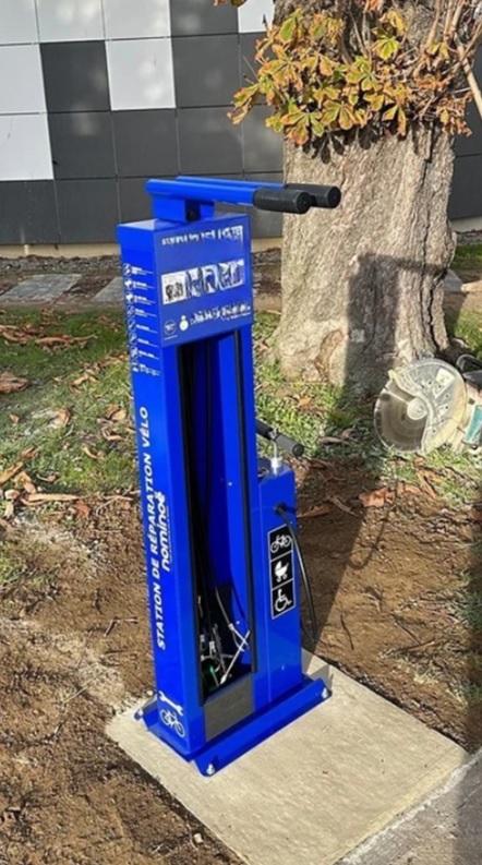 Station de réparation vélo en libre service - Avec pompe - 17967395-329755153.jpg