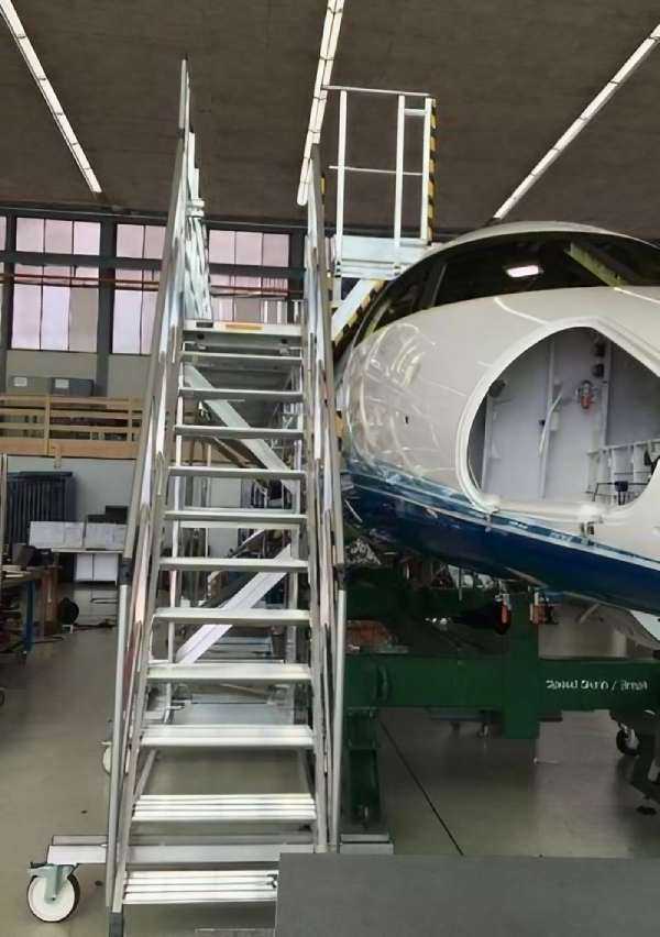 Escalier d’accès – Garde-corps sur 3 côtés – Palier 