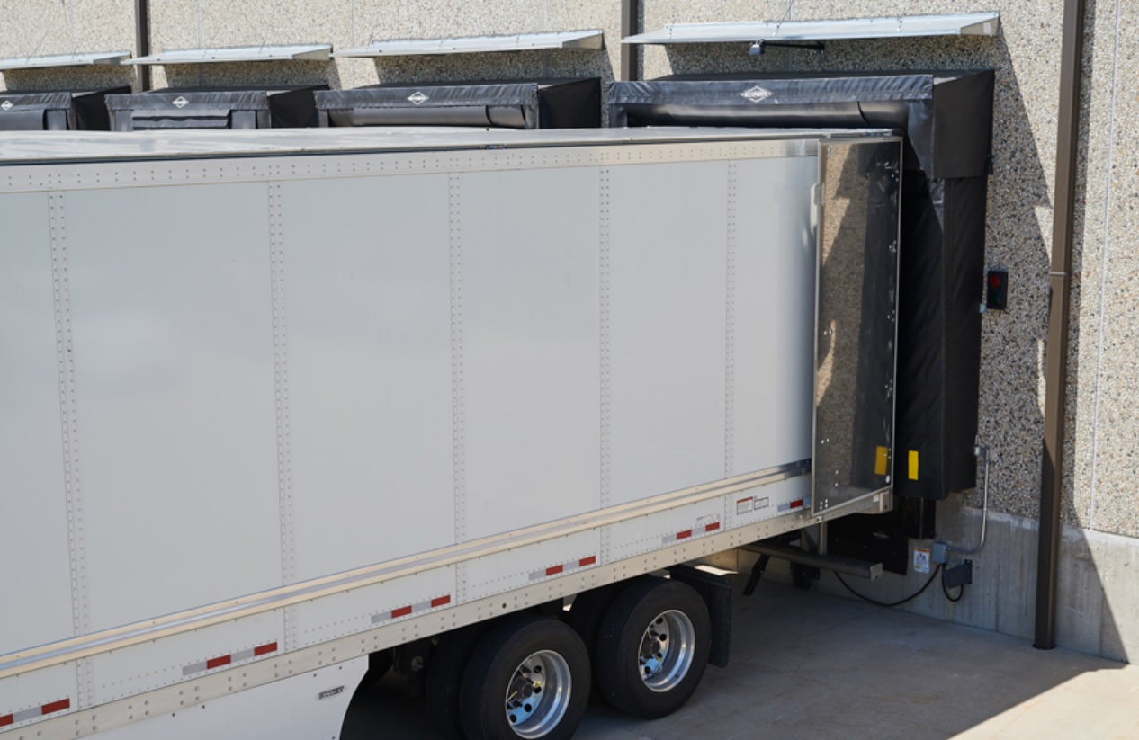 Sas d'étanchéité de quai à paroi souple - 31355424-975745212.jpg