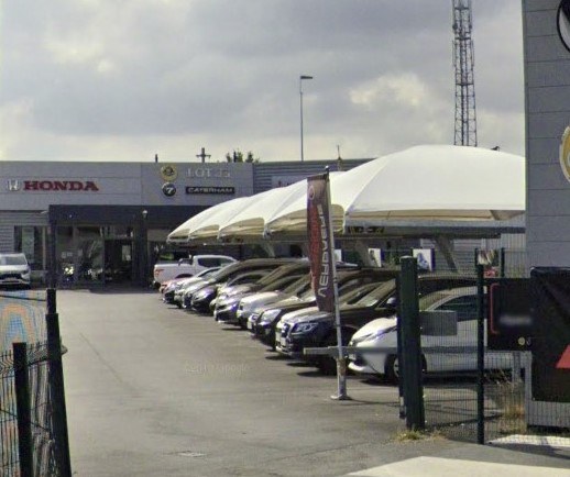 Abri pour concessionnaire automobile sur mesure   - 31573934-142413625.jpg