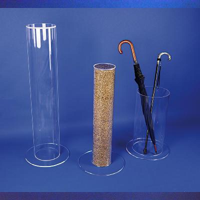 Colonne de présentation en plexiglas