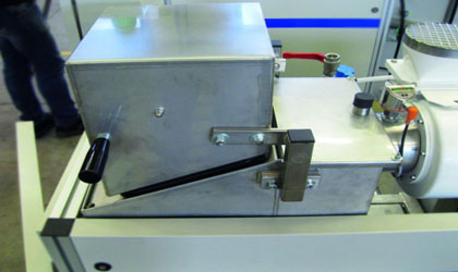 Machine de lavage et huilage de pièces - Huilage par vaporisation - Rampes de soufflage intégrées - Pour pièces de petites dimensions - 44671261-389242912.jpg