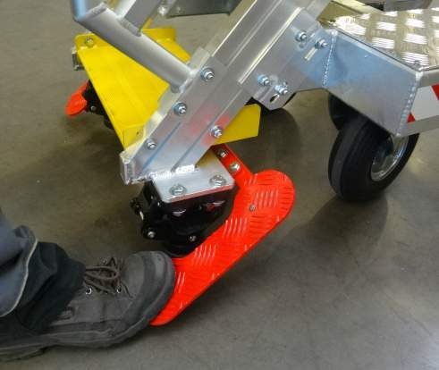 Immobilisation par 2 patins commandés simultanément par une pédale