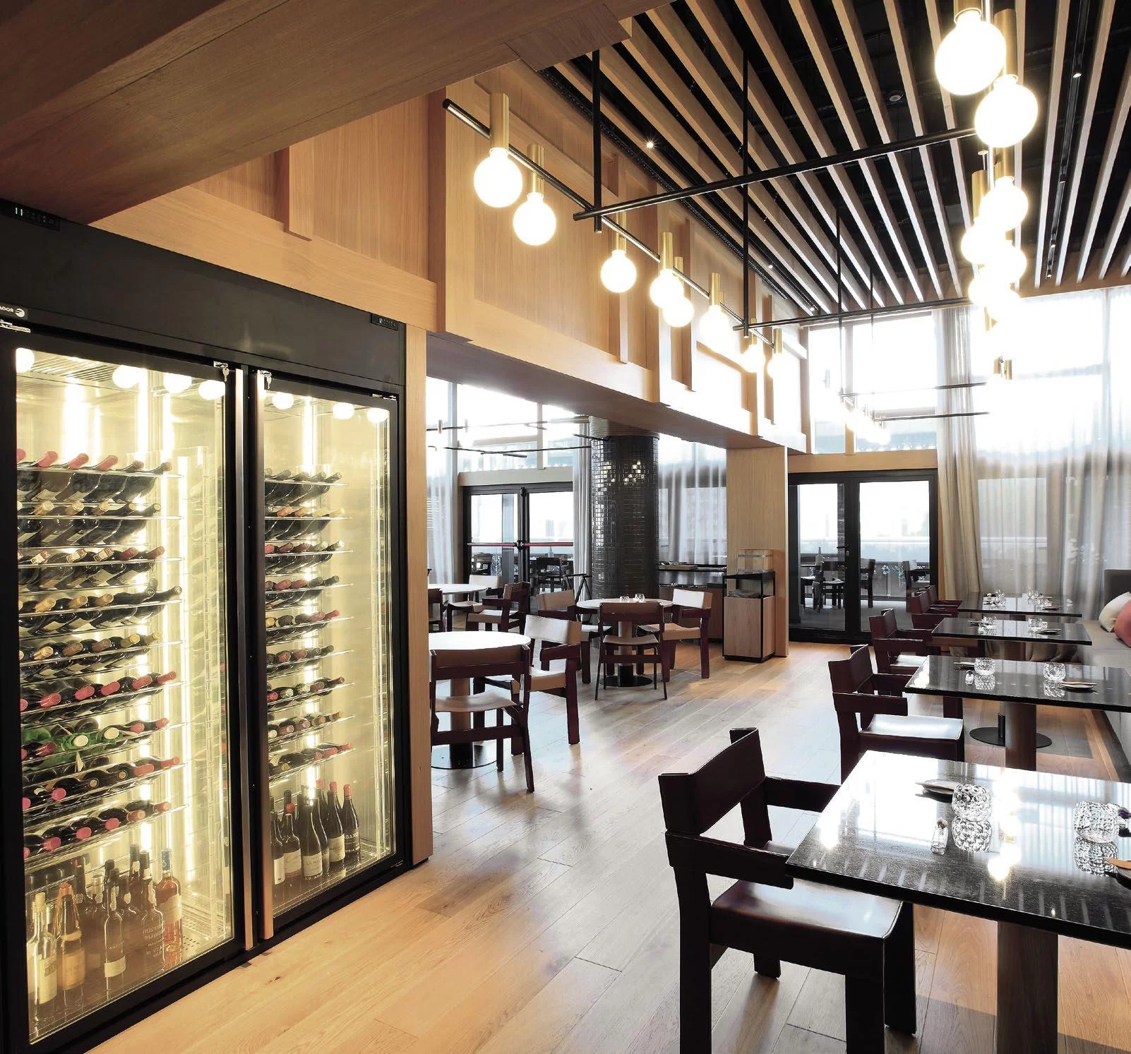 Cave à vin professionnelle - 360° - +4°C à +18°C - LED - 47375876-193267846.jpg