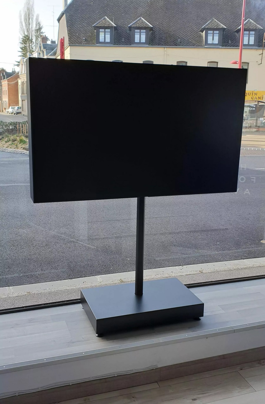 Vitrine digitale Full HD - De 49'' à 75 '' - 4 Go Ram - 64218515-485545671.jpg